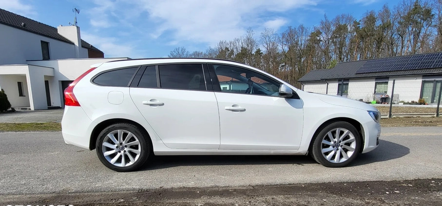 Volvo V60 cena 39900 przebieg: 299666, rok produkcji 2016 z Jarocin małe 79